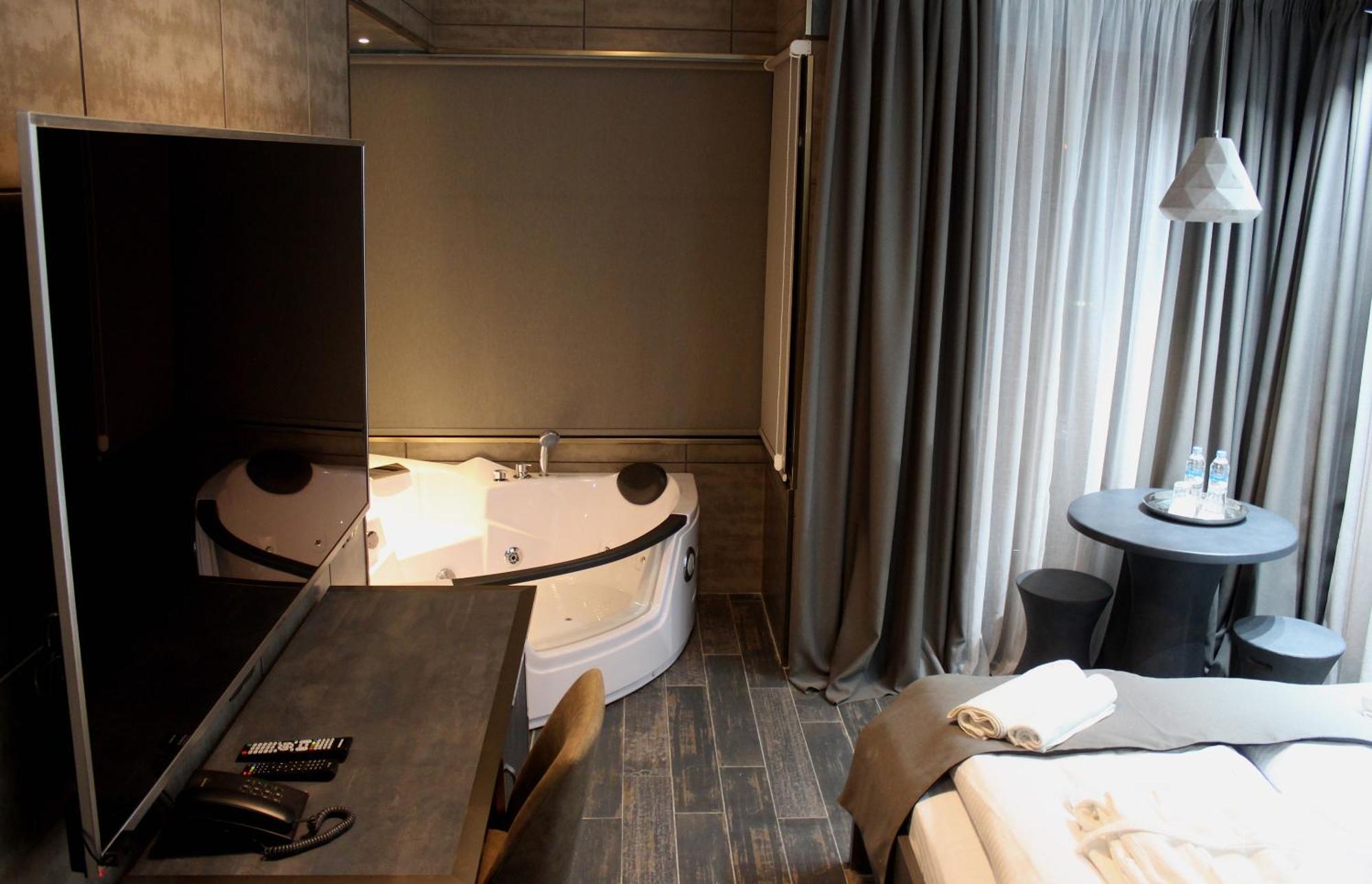 Piano Borracho Boutique Hotel Old Тбилиси Стая снимка